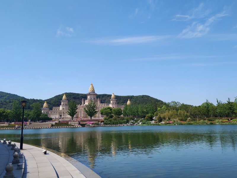 灵山胜境:山水间的静谧之旅